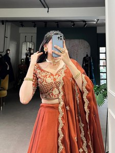 ผ้าไหม rangoli lahenga/lehenga choli เสื้อทำงานปักผ้าสีทองและเรืองแสง - Product Image 6