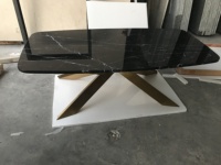 Karois — top en marbre noir, avec base en métal doré, table à manger, nouveau design