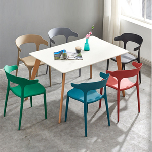 Silla <span class=keywords><strong>de</strong></span> cocina nórdica clásica, silla <span class=keywords><strong>de</strong></span> plástico moderna para restaurante para el hogar, Bar, apartamento, parque, <span class=keywords><strong>precio</strong></span> apilable y barato a la venta - Product Image 4