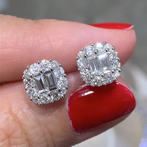 E3318 Orecchini in oro bianco con diamanti taglio smeraldo, gioielli classici naturali da donna - Product Image 3