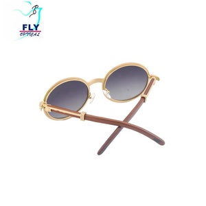 2020 las nuevas mujeres <span class=keywords><strong>de</strong></span> moda <span class=keywords><strong>de</strong></span> logotipo personalizado <span class=keywords><strong>de</strong></span> madera redonda TAC polarizado <span class=keywords><strong>de</strong></span> gafas <span class=keywords><strong>de</strong></span> <span class=keywords><strong>sol</strong></span> con caja - Product Image 4