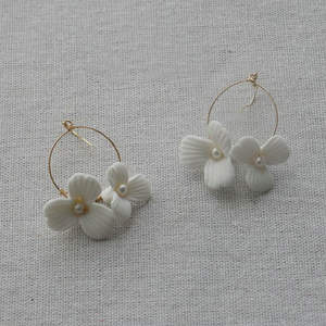 Couronne de <span class=keywords><strong>fleurs</strong></span> en porcelaine blanche faite à la main, couvre-chef de mariée, diadème, perle d'eau douce, accessoires de <span class=keywords><strong>cheveux</strong></span> de <span class=keywords><strong>mariage</strong></span>, bijoux de bal pour femmes - Product Image 3