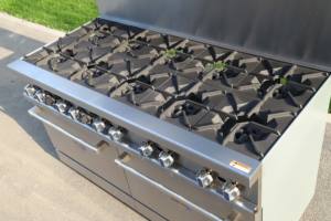 Équipement de cuisine commerciale Cuisinière en acier inoxydable Cuisinière à gaz autoportante 10 brûleurs avec four pour restaurant - Product Image 5