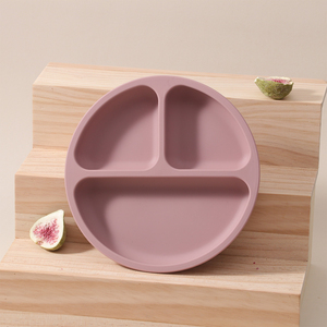 Ensemble d'alimentation pour bébé : bol à ventouse en silicone, tasse à bec, bavoirs et assiette souple en silicone de qualité alimentaire - Product Image 2