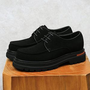 Chaussures habillées de style anglais haut de gamme pour hommes, en cuir brodé gravé, faites à la main, à bout large, idéales pour les mariages et les occasions formelles. - Product Image 2
