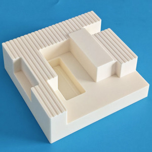 Base carrée isolante <span class=keywords><strong>en</strong></span> céramique d'<span class=keywords><strong>alumine</strong></span> à haute teneur <span class=keywords><strong>en</strong></span> <span class=keywords><strong>alumine</strong></span> (99,6 %) avec fentes, substrat pour films minces, composants pour l'industrie électronique - Product Image 1