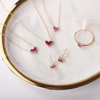 18K Or jaune Copine Rouge Rubis Cristal Amour Coeur Pendentif chaîne Colliers