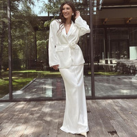 Costume de banlieue deux pièces blanc haut de gamme veste à lacets à manches longues en satin et jupe mi-longue tenue quotidienne décontractée élégante