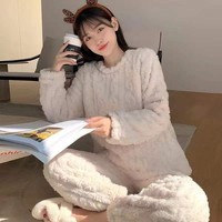 Ensemble de pyjama pour femmes en polyester thermique d'hiver, col rond, motif uni, manches longues, style doux et mignon, vente en gros