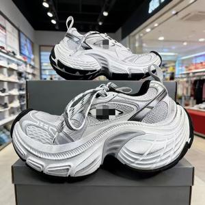 Chaussures décontractées de style rétro de haute qualité pour hommes et femmes, baskets épaisses antidérapantes confortables pour la marche - Product Image 1