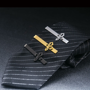 Pince à cravate Saint Flower en acier inoxydable pour homme, motif fleur de lys, accessoire essentiel pour costume, mariage, fête, anniversaire - Product Image 1
