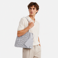 Nouveau Sac Fourre-tout Bandoulière Femme Haut de Gamme en Cuir Véritable de Vachette Bicolore, Motif Vague Creux Sculpté, Style Urbain Minimaliste