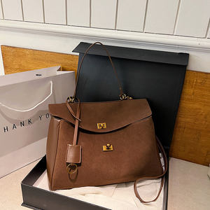 2025 модель модная женская сумка. Сплошной цвет дизайн. Можно носить вручную или носить в виде сумки через плечо 2337 - Product Image 4