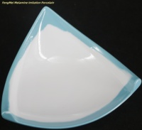 Plateau à pizza en mélamine triangle personnalisé en plastique écologique avec motif élégant Plats à pizza promotionnels