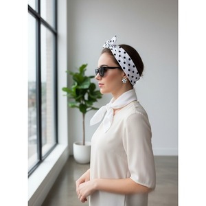 Accessoires pour <span class=keywords><strong>tenue</strong></span> féminine PESENAR : un ensemble de 6 pièces comprenant des lunettes, des boucles d'oreilles et des foulards en soie des années 1950 PESET314WT - Product Image 3