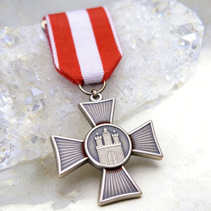 <span class=keywords><strong>Broche</strong></span> personnalisée vintage en forme <span class=keywords><strong>de</strong></span> croix <span class=keywords><strong>de</strong></span> Hambourg, insigne emblème château en argent antique avec ruban rouge et blanc, médaille <span class=keywords><strong>de</strong></span> collection - Product Image 1