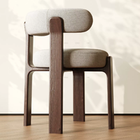 Chaise en bois rembourrée de style nordique, design sculptural géométrique, fauteuil de salle à manger en bois massif pour projets hôteliers et restaurants