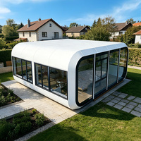 Cabane Apple Tiny House avec terrasse, cabane mobile préfabriquée moderne pour séjour en station balnéaire montagne et en éco-village