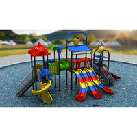 Toboggan aquatique côté piscine grand monde de jeu aquatique pour enfants favoriser le travail d'équipe créativité beaucoup de plaisir actif