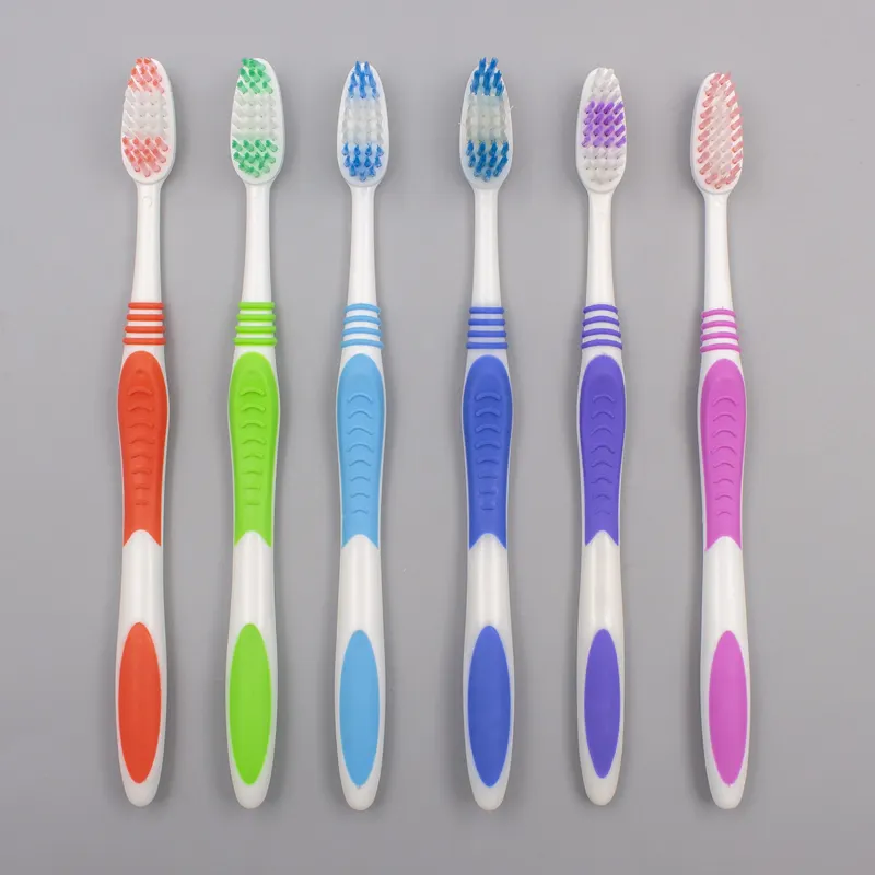 Escova de dentes manual personalizada para adultos, escova de dentes com cabeça grande personalizada para hotel, fornecedor do fabricante, com cerdas onduladas macias