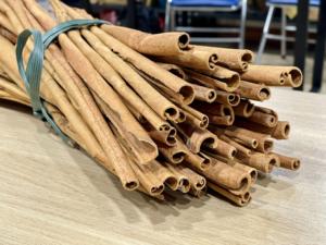 Cannelle du Vietnam crue de qualité supérieure avec douceur naturelle Conservation du sel Séchage propre pour l'industrie du thé et l'utilisation à l'exportation - Product Image 3