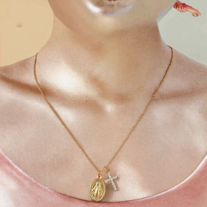 Collier personnalisé en acier inoxydable plaqué or 18 carats avec pendentif en forme de cœur en perle d'eau douce et breloque en zircon pour mariage et cadeau - Product Image 2