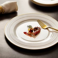 Assiette en porcelaine de luxe de 8 pouces avec bord doré, design oriental traditionnel, compatible lave-vaisselle et micro-ondes