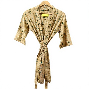 Bata de mujer con estampado floral, manga corta, cuello en V, largo completo, informal, para verano, de algodón tejido suave, ropa de dormir - Product Image 1