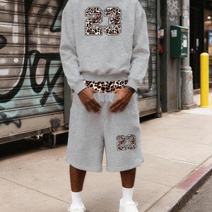 Conjunto de 2 Piezas de Sudadera Corta y Pantalones Cortos para Hombre, Estilo Hip-Hop Urbano, Transpirable, con Estampado de Leopardo de Doble Capa y Logotipo Personalizado - Product Image 4