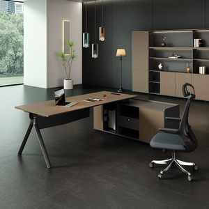Foshan propose des conceptions de bureau sur mesure pour les gestionnaires et les patrons, y compris de nouveaux meubles de bureau pour <span class=keywords><strong>le</strong></span> bureau du directeur. - Product Image 5