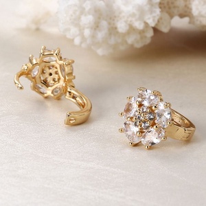 Boucles d'oreilles Huggie en zircon coloré, bijoux fantaisie pas chers en gros, modèle 2018, pour femme - Product Image 3