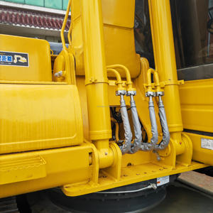 Excavadora Usada Komatsu PC200-8 Japonesa, Lista para Exportación, Máquina Pesada de 20 Toneladas en Excelentes Condiciones - Product Image 2