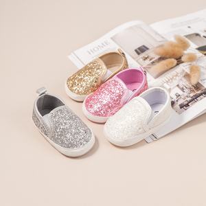 Scarpe Personalizzate all'Ingrosso per Bambine con Glitter Dorato, Suola Morbida Antiscivolo, Prime Scarpe da Camminata, Scarpe da Festa per Neonati - Product Image 2