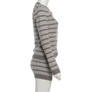 Viviblook Z1210ST02 Nuevo Conjunto Casual para Mujer, Top de Punto a Rayas con Botones y Mini Shorts a Juego, Conjunto de 2 Piezas - Product Image 4