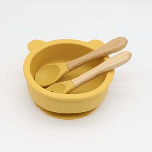 Ensemble de vaisselle d'apprentissage pour bébé : Bol à ventouse motif ours mignon, cuillère et fourchette à manche en bois, et ustensiles en silicone - Product Image 6