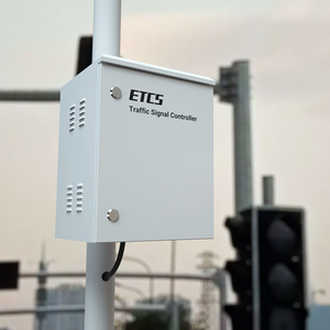 Geïnstalleerd Op Verkeerslichtpaal Slimme Draagbare Verkeerslichtcontroller - Product Image 5