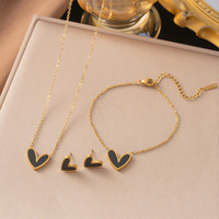 Parure Collier et Boucles d'Oreilles Cœur en Acier Titane Noir pour Femme, Design de Niche Luxe Léger, Chaîne de Clavicule Électroplaquée, Bijoux