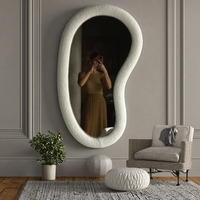 Vente chaude Miroir mural décoratif scintillant Forme unique Miroir de sol en fourrure de nounours pour la maison Hôtel