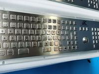 Clavier métallique à disposition espagnole avec trackball
