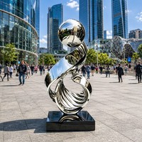 Escultura de Acero Inoxidable Pulido con Temática de Animales y Música, con Esfera de Espejo sobre Cintas Entrelazadas - Regalo para el Día Nacional y Navidad