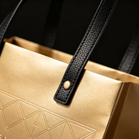 Sac cadeau en papier métallisé doré de luxe avec poignée aspect cuir, estampage à chaud or, recyclable, haut de gamme, pour parfums, cosmétiques, bijoux, vente au détail