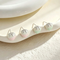 Boucles d'oreilles clous fraise dégradées à paillettes pour femme, mignonnes, en émail, bijoux fantaisie doux et kawaii pour le quotidien et les fêtes