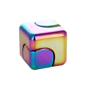 Cubo Antistress Metallico di Alta Qualità, Spinner da Scrivania Arcobaleno per Bambini e Adulti - Product Image 3