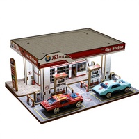 Kit Diorama Station-Service en Bois 1:64 à Succès Commercial - Scène de Stationnement de Voitures Éclairée par LED avec Café, Vitrine et Rangement pour Voitures