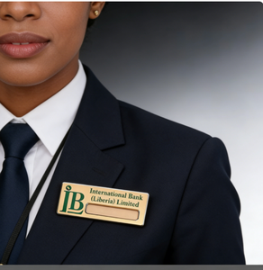 Plaque nominative de haute qualité en métal doré, réutilisable, durable, impression personnalisée avec épingle de sécurité pour employé financier - Product Image 2