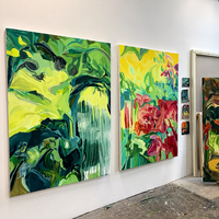 Peinture abstraite de paysage de grotte, vert citron, jaune, gouttes en cascade, bleu sarcelle profond, charbon de bois, peinte gestuellement à la main sur toile