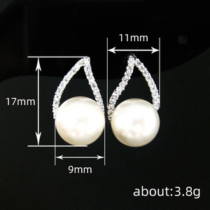 Orecchini a perla a forma di V, eleganti, alla moda, minimalisti, gioielli di tendenza, accessorio regalo per donna - Product Image 4