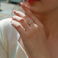 Bague en argent sterling S925 torsadée entrelacée 0,22 CTW avec micro-incrustation de moissanite, simple, exquise et empilable, pour le petit doigt
