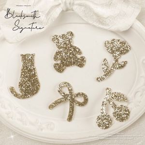 Nouvelle mini-patch brodé thermocollant avec paillettes, motifs Chat, Ours, Nœud papillon, Rose, Cerise pour la décoration de vêtements, chapeaux et sacs - Product Image 1