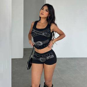 Conjunto Deportivo Americano Estilo Urbano Oscuro con Pedrería, Top Corto en Contraste y Pantalones Cortos Deportivos, Conjunto de Dos Piezas Estilo Y2K - Product Image 3